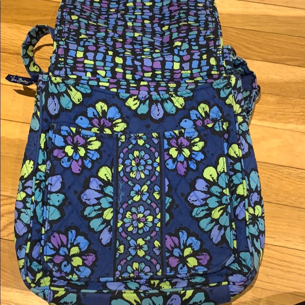 EUC Vera Bradley mailbag crossbody - Picture 2 of 6